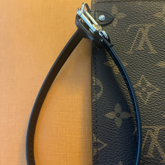 LV pouchette clutch - Picture 2 of 15